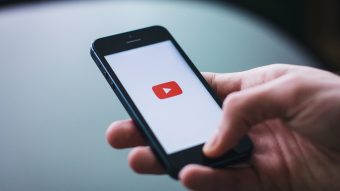 Como ouvir música no YouTube com a tela desligada [vídeo em 2º plano]